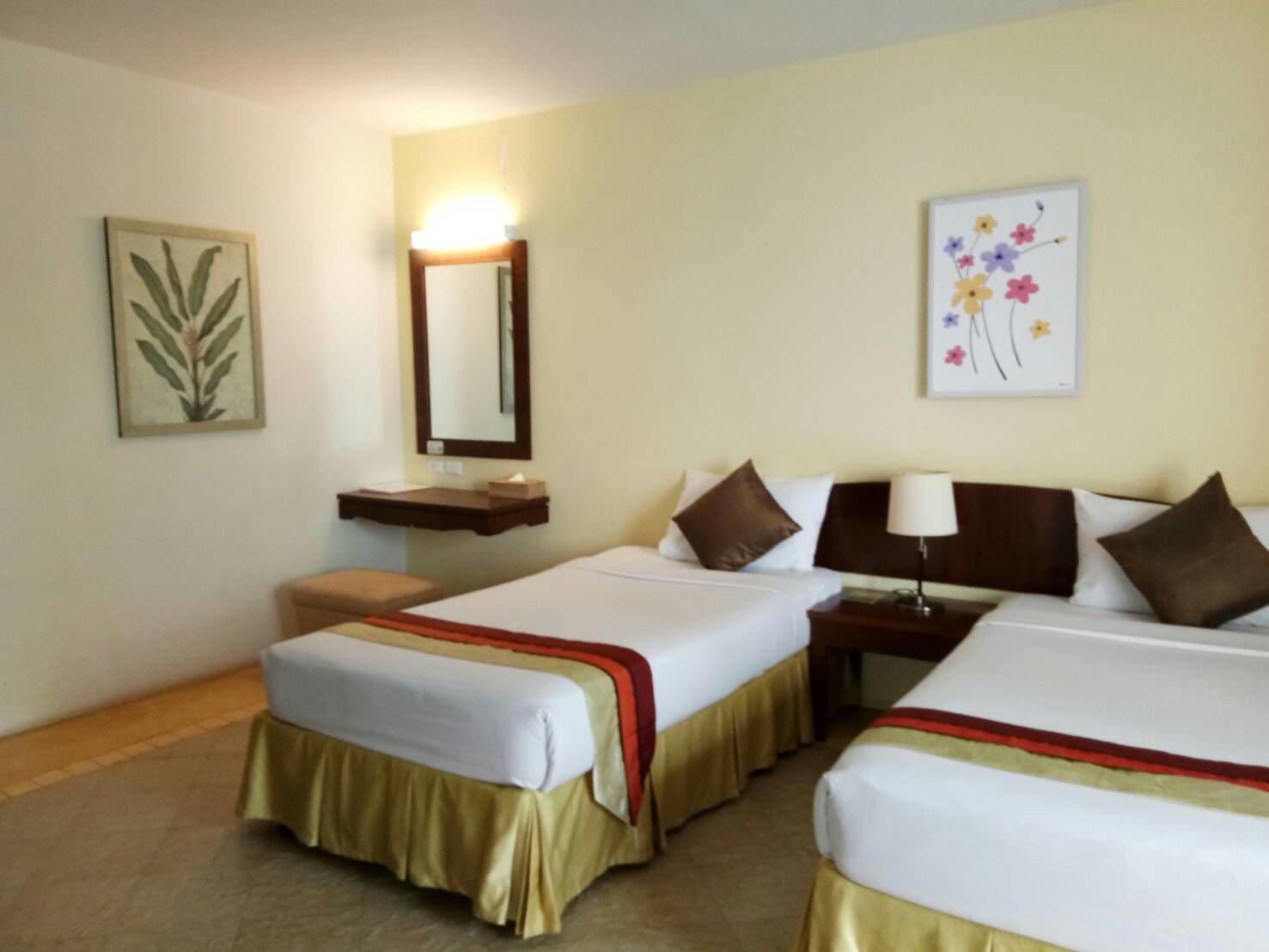 Golden Pine Beach Resort Pranburi Buitenkant foto