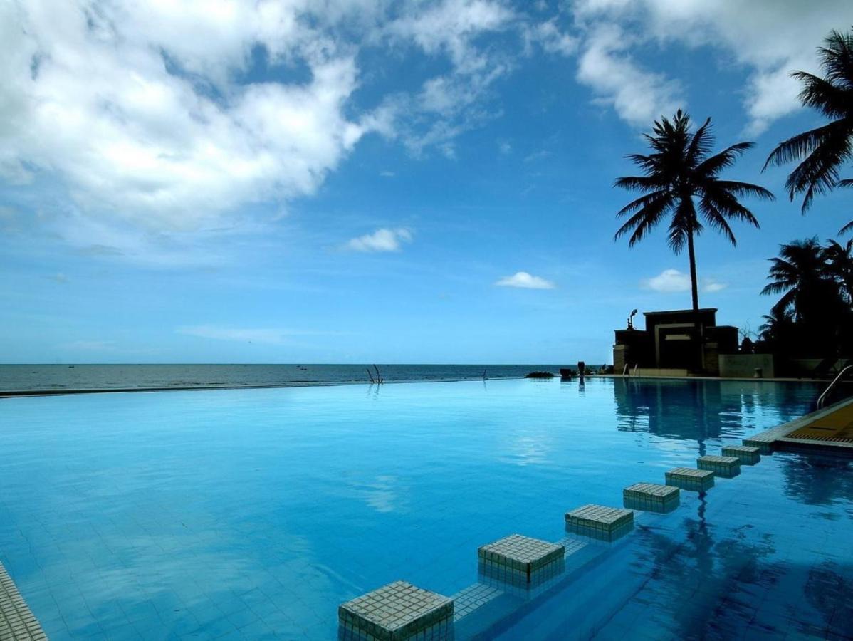 Golden Pine Beach Resort Pranburi Buitenkant foto