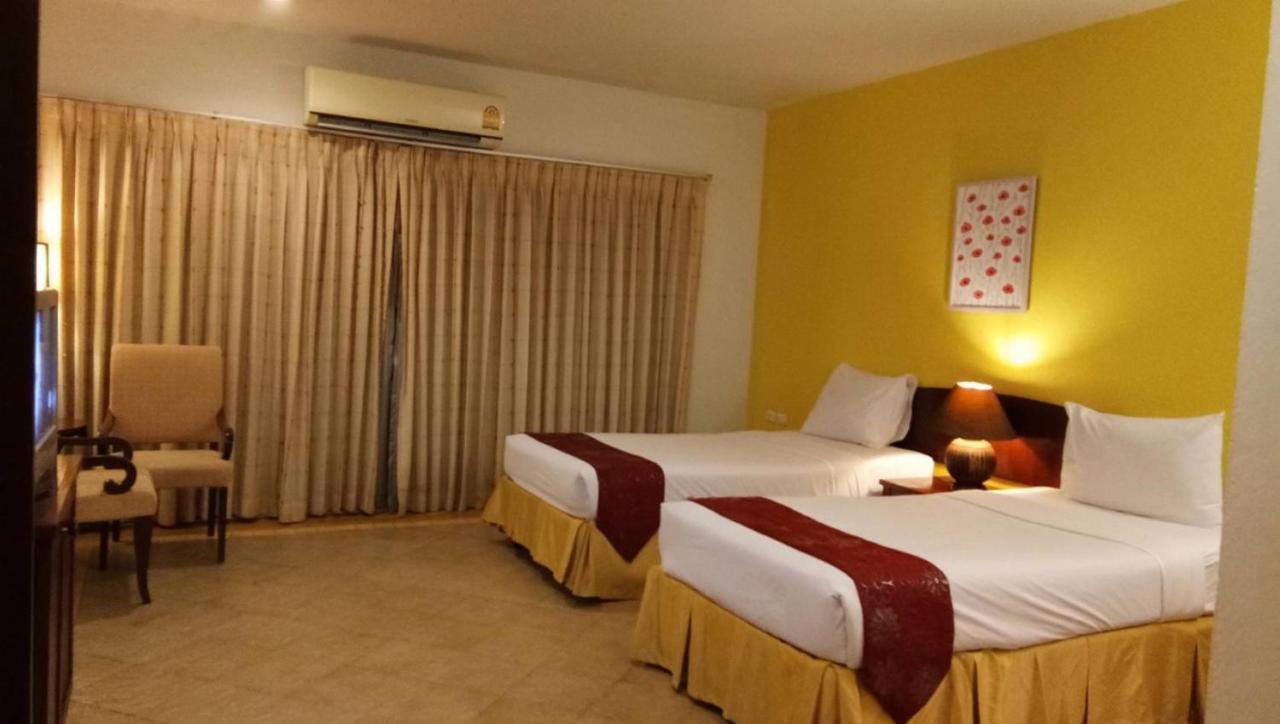 Golden Pine Beach Resort Pranburi Buitenkant foto