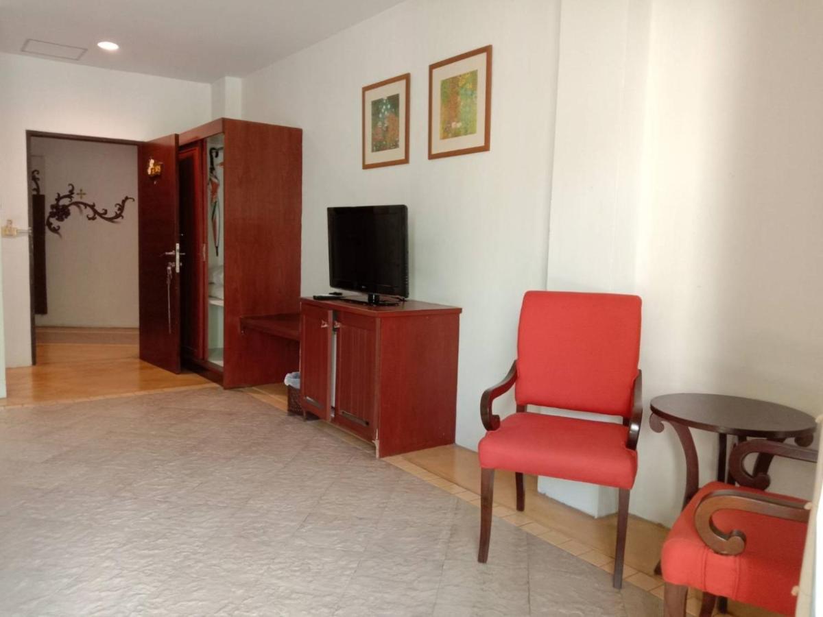 Golden Pine Beach Resort Pranburi Buitenkant foto