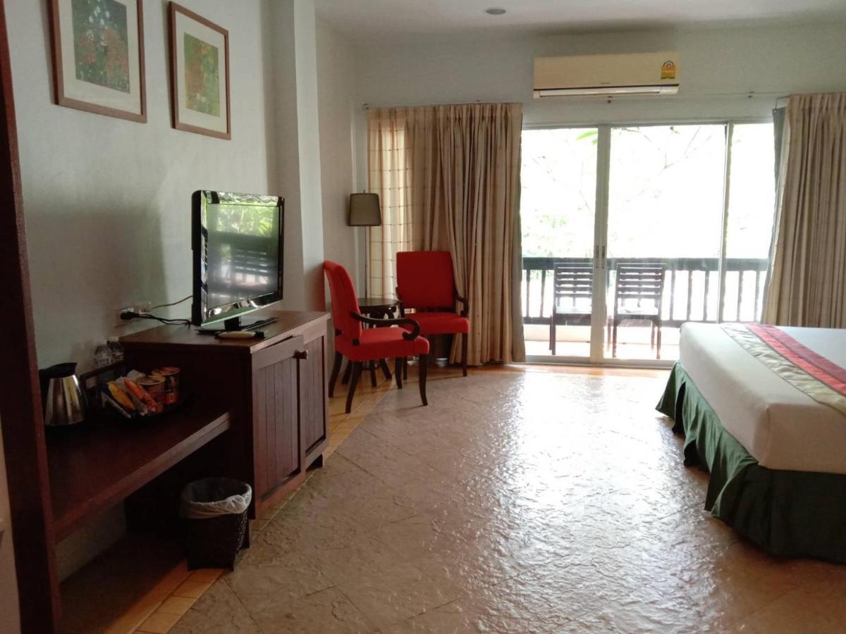 Golden Pine Beach Resort Pranburi Buitenkant foto