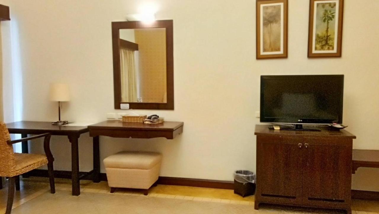 Golden Pine Beach Resort Pranburi Buitenkant foto