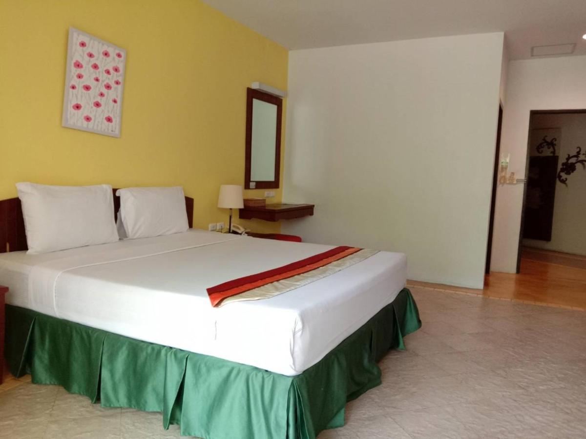 Golden Pine Beach Resort Pranburi Buitenkant foto