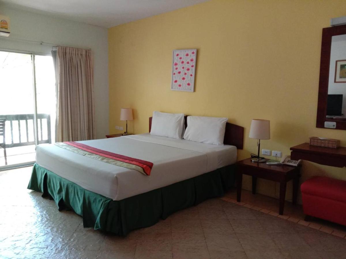 Golden Pine Beach Resort Pranburi Buitenkant foto