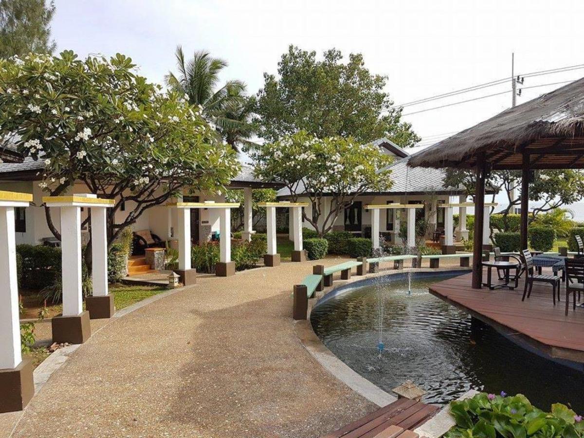 Golden Pine Beach Resort Pranburi Buitenkant foto