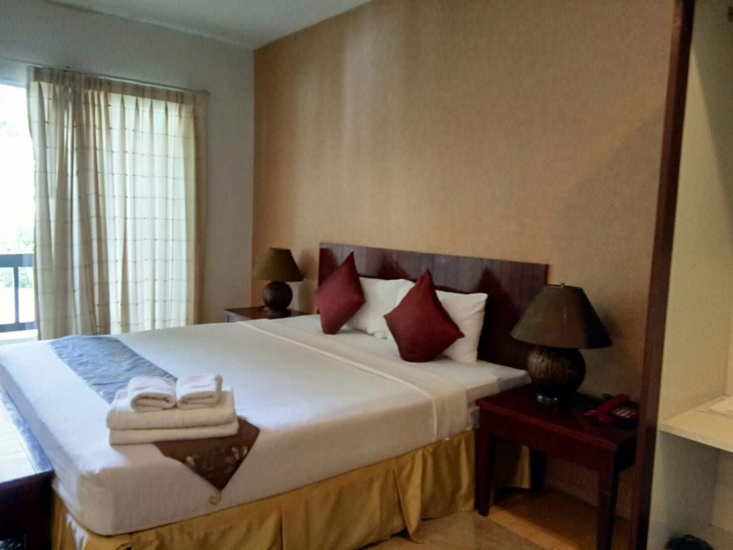 Golden Pine Beach Resort Pranburi Buitenkant foto