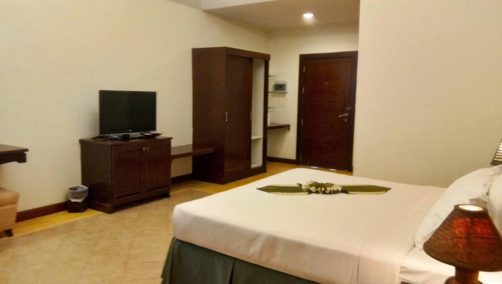 Golden Pine Beach Resort Pranburi Buitenkant foto