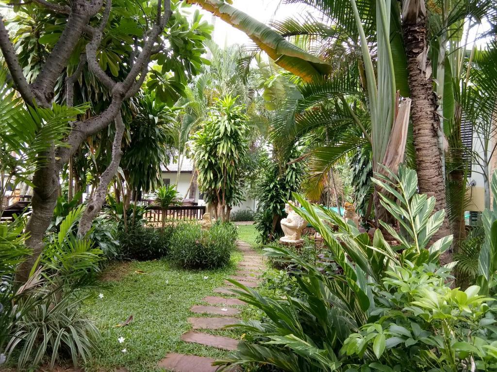 Golden Pine Beach Resort Pranburi Buitenkant foto