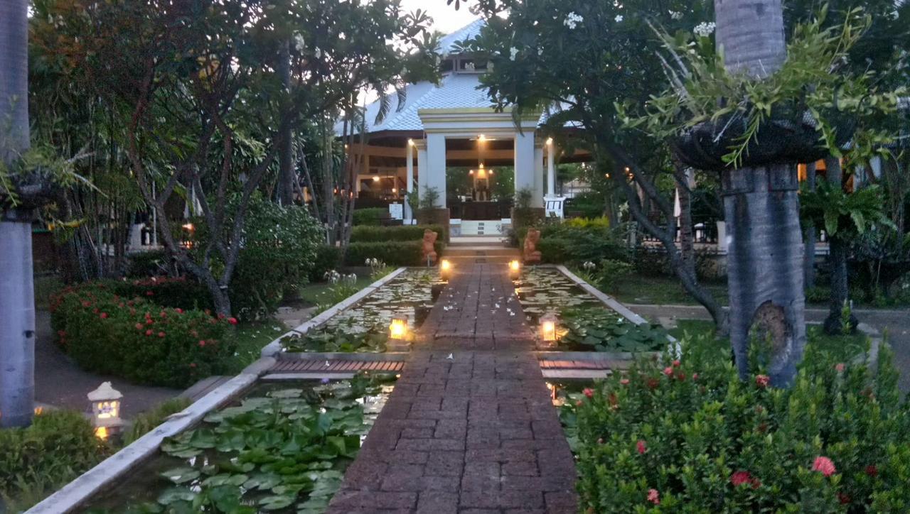 Golden Pine Beach Resort Pranburi Buitenkant foto