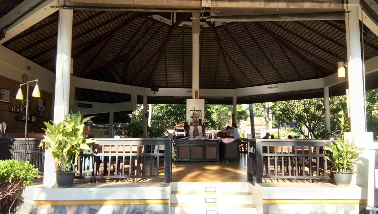 Golden Pine Beach Resort Pranburi Buitenkant foto