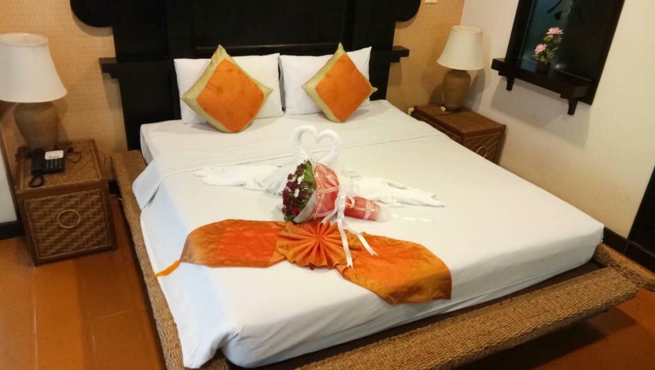 Golden Pine Beach Resort Pranburi Buitenkant foto