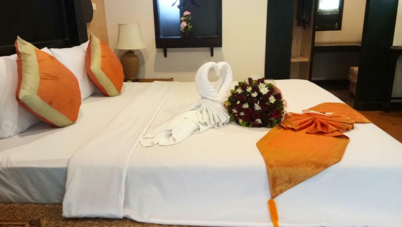 Golden Pine Beach Resort Pranburi Buitenkant foto