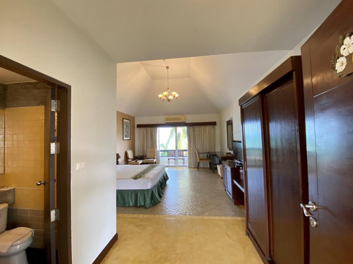 Golden Pine Beach Resort Pranburi Buitenkant foto