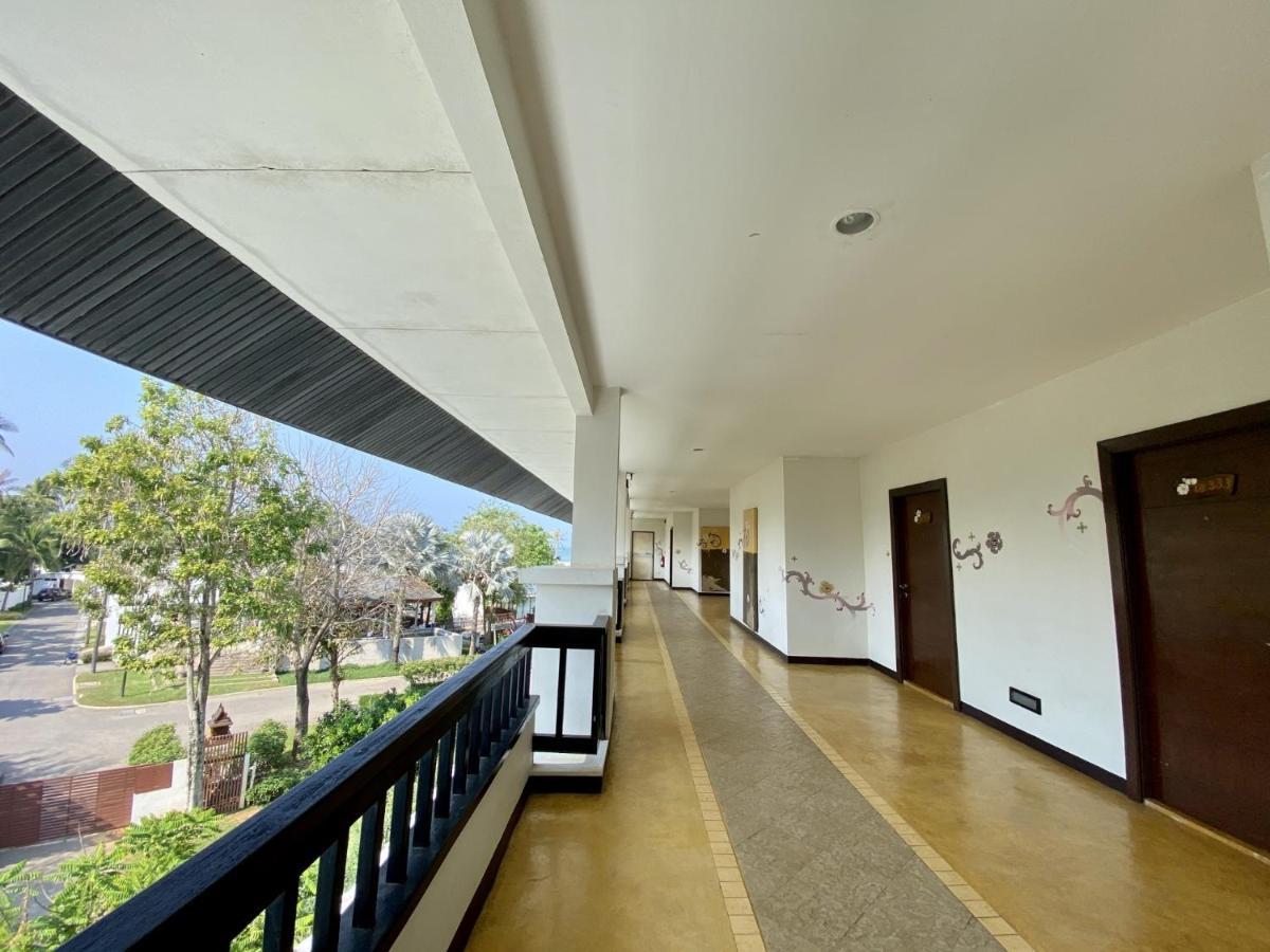 Golden Pine Beach Resort Pranburi Buitenkant foto